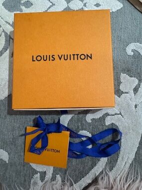 Louis Vuitton Giftbox, with ribbon, tag, envelope and blank card